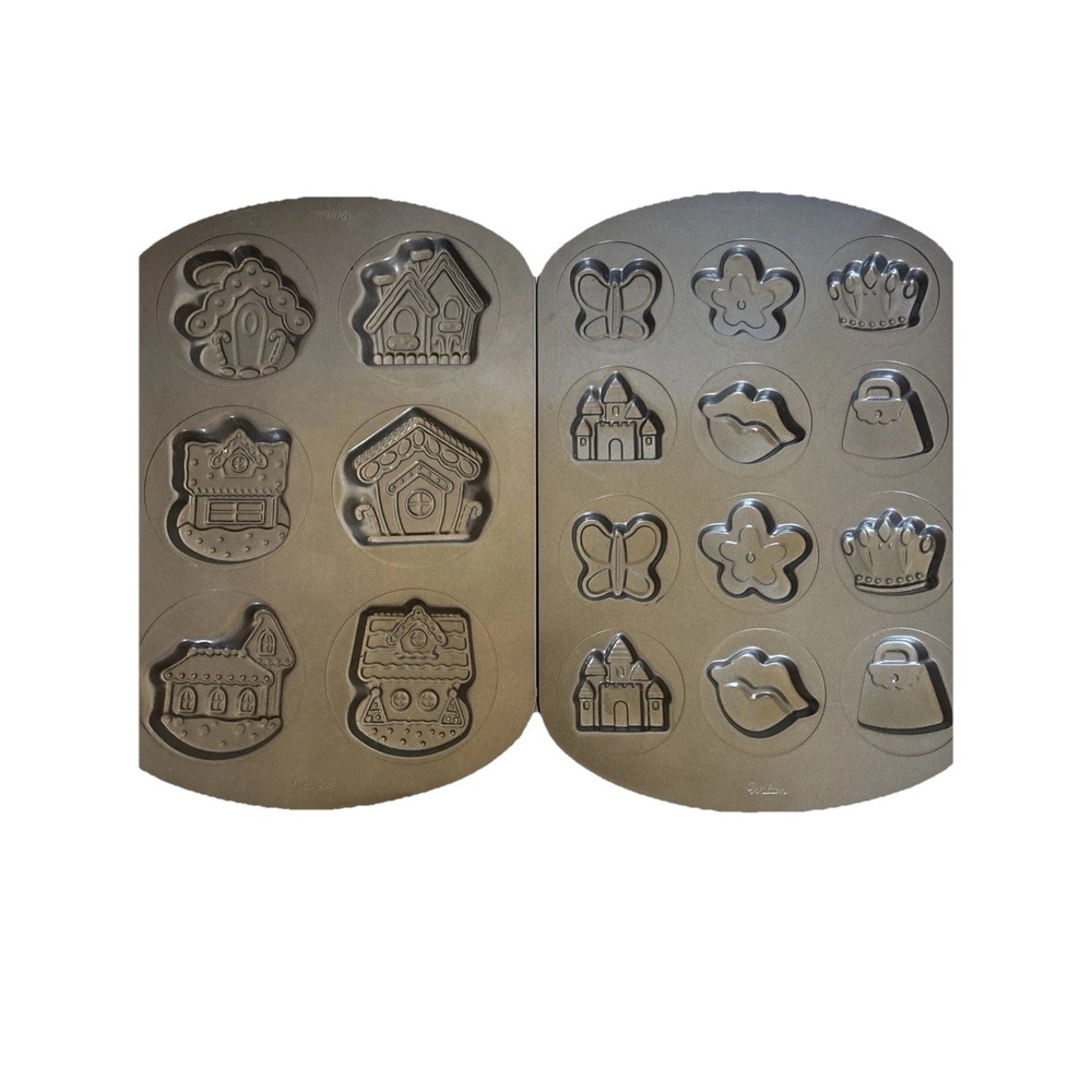 Wilton So2 Cookie Sheet Pans‎ Princess Dress Up Holiday Gingerbread Houses